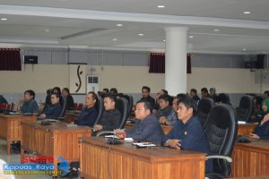 Anggota DPRD Sintang Saat Mengikuti Paripurna LKPj Bupati