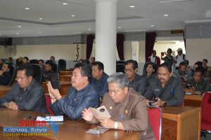 Kepala SKPD Saat Mengikuti Paripurna LKPj Bupati