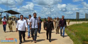 Rombongan Menuju Pabrik