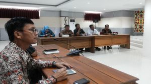 Camat dan Kades Saat Raker dengan Komisi B