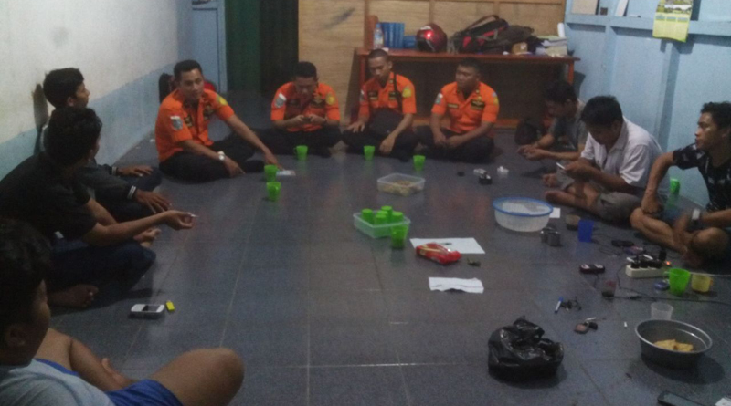 persipan-anggota-cip-dan-kepuak-melawi-saat-berdiskusi-untuk-persiapan-pelaksanaan-kegiatan-penggalanngan-dana-peduli-korban-banjir-1