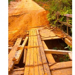 JEMBATAN. Lubang yang menganga di Jembatan Sungai Imat. Halidin Medsos For Rakyat Kalbar