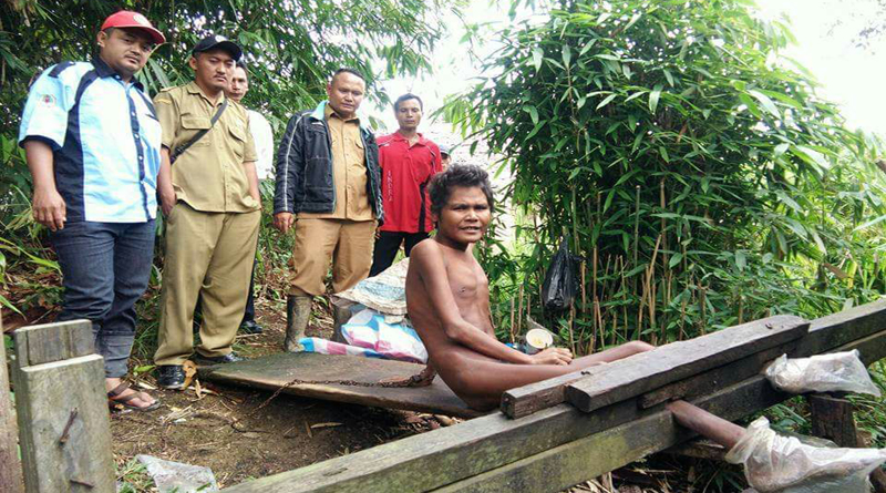 Pasien gangguan jiwa yang dipasung di ditengah hutan di kecamatan Sokan ---Medsos for Rakyat Kalbar
