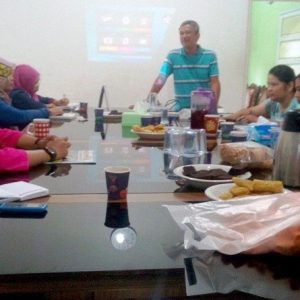 PERTEMUAN. KOMPAWI ketika melakukan diskusi pada pertemuan beberapa hari lalu di Kantor WVI Melawi komplek BTN Kuala Belian, Nanga Pinoh---Dok. KOMPAWI fot Rakyat Kalbar