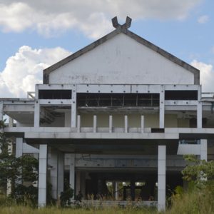Kondisi Kantor Bupati Melawi yang saat ini terbengkalai, kelanjutan pembangunan dari pemerintah Melawi masih menunggu hasil audit khusus---Dedi Irawan (1)