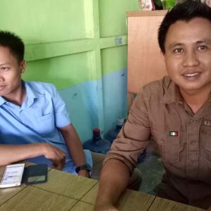 Ketua Panwaskab Melawi, Erwin Nurjadin bersama wanggotanya Erwin---Dedi Irawan