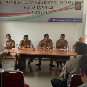 Kepala Dinsos bersama sekretaris dan Kabidnya ketika memimpin kegiatan pelatihan Tagana Melawi