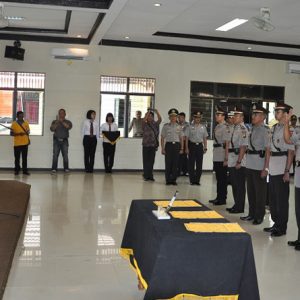 Perwira yang melaksanakan Sertijab ketika diambil sumpah dan janji jabatan
