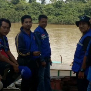 TAGANA Melawi ketika akan berangkat menyusuri sungai