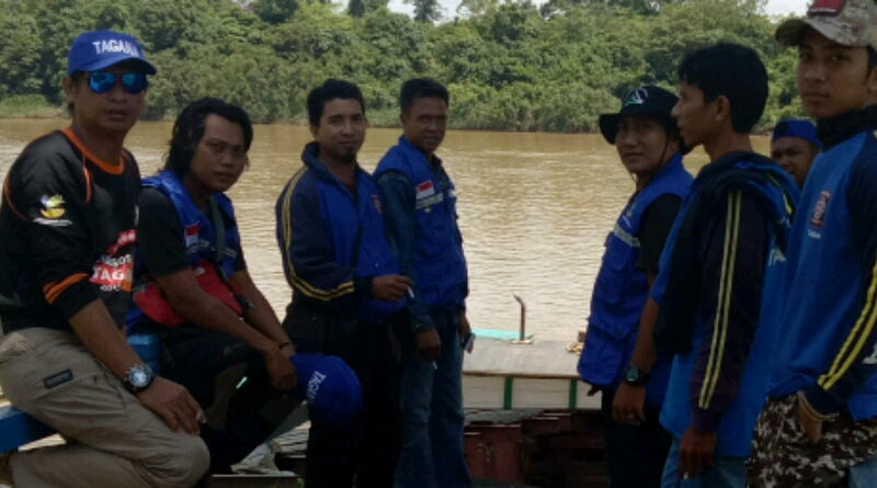 TAGANA Melawi ketika akan berangkat menyusuri sungai