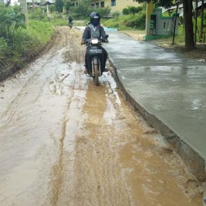 Proses peningkatan Jalan KKLK yang saat ini masih berlansung