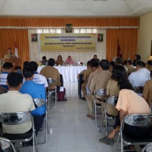 Camat Nanga Pinoh ketika memberikan sambutan dalam kegiatan Musrenbang Kecamatan Nanga Pinoh---Dedi Irawan
