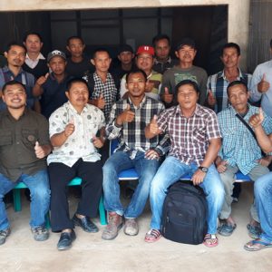 Kepala desa beserta Perangkat desa Semadin Lengkong bersama Pendamping Desa usai rapat terintegrasi pemantapan Unit Usaha BUMDes di kantor desa Semadin Lengkong