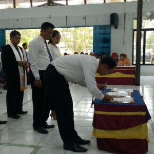 Penandatangannya berita acara sumpah dan janji jabatan pada pelantikan PPK dan PPS di tiga kecamatan---Dedi Irawan