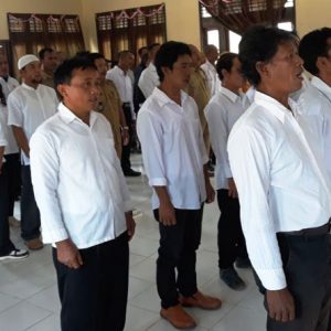 Sebanyak 13 BPD di lingkungan Kecamatan Nanga Pinoh yang dilantik oleh Camat Nanga Pinoh---Dedi Irawan(1)