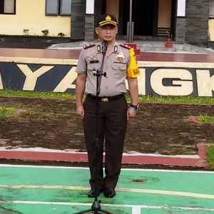 Waka Polres Melawi, Kompol Jajang ketika memberikan pengarahan kepada anggota Polres Melawi(1)