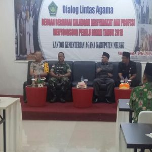 Bupati Melawi membuka kegiatan dialog lintas agama di salah satu hotel yang ada di Nanga Pinoh---Dedi Irawan