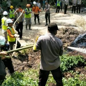 Water Canon dan Alat Semprot Rumput Diturunkan Untuk Padamkan Karhutla