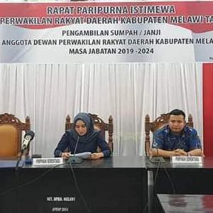 Widya Ahstuti dan Hendegi Januardi Usfa Yursa sebagai unsur pimpinan DPRD Sementara---Dedi Irawa